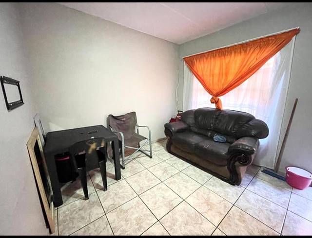 1 BEDROOM APARTMENT FOR SALE IN KANNONIERS PARK